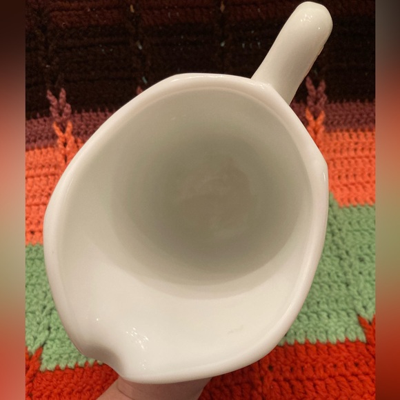 Vintage Westmorland Milk Glass Embossed Grape Pattern Pitcher - Picture 11 of 15